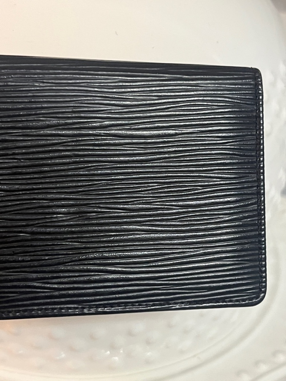 Louis Vuitton Black Epi Leather Card/ID Holder - Picture 4 of 10